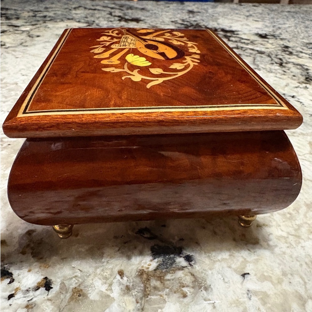 Gabriella Sorrento Italian Inlaid Wood Music Box Brown Fair Torna a Sorriento - Picture 5 of 8